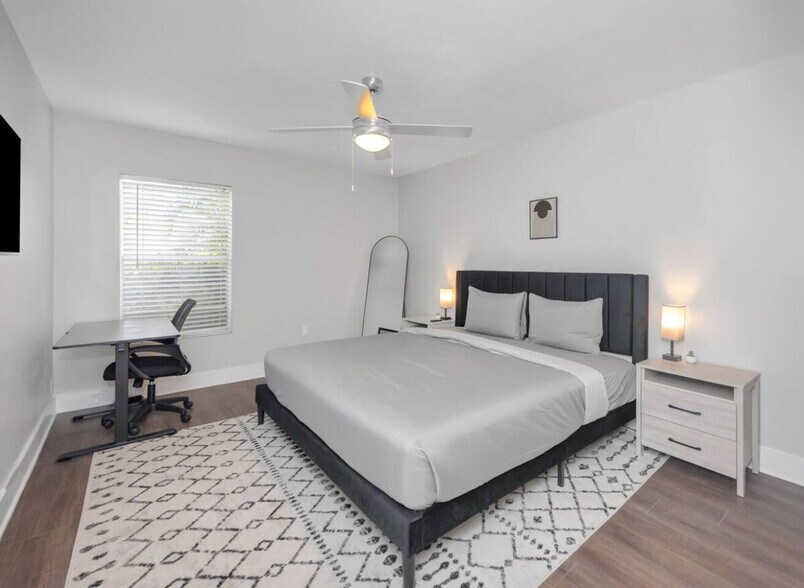 Building Photo - 4301 W Cleveland St