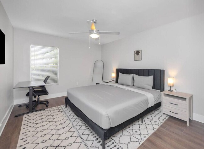 Building Photo - 4301 W Cleveland St