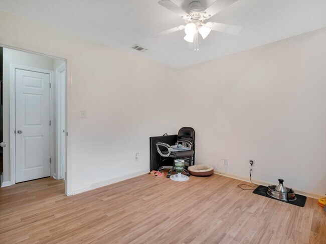 Building Photo - 4321 Snoopy Ln
