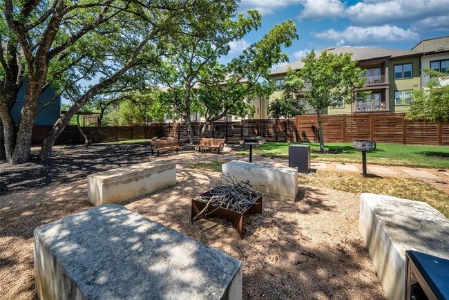 Building Photo - 13504 Cibolo Trace