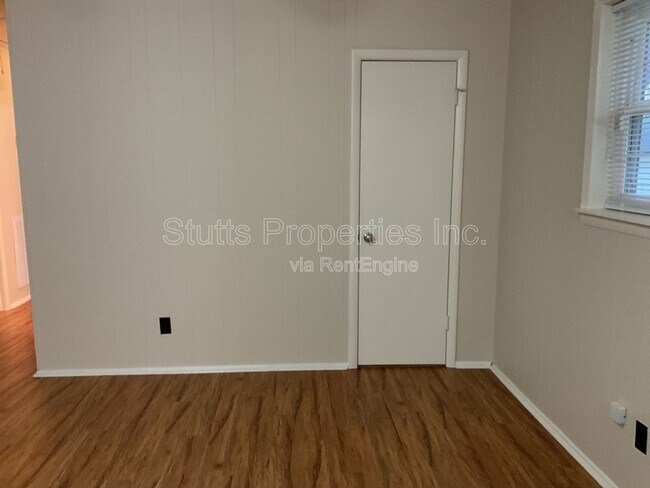 Building Photo - 2511 Evergreen Ave