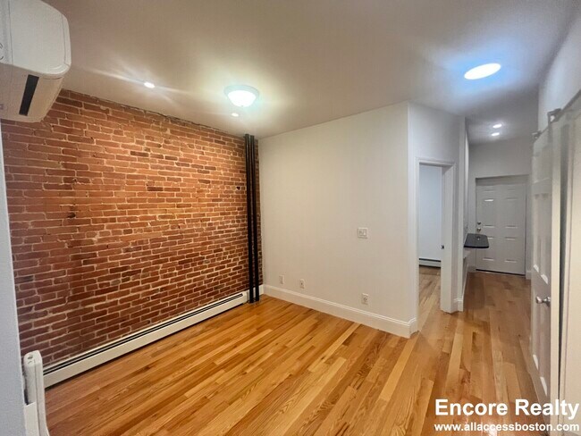 Building Photo - 51 Joy St