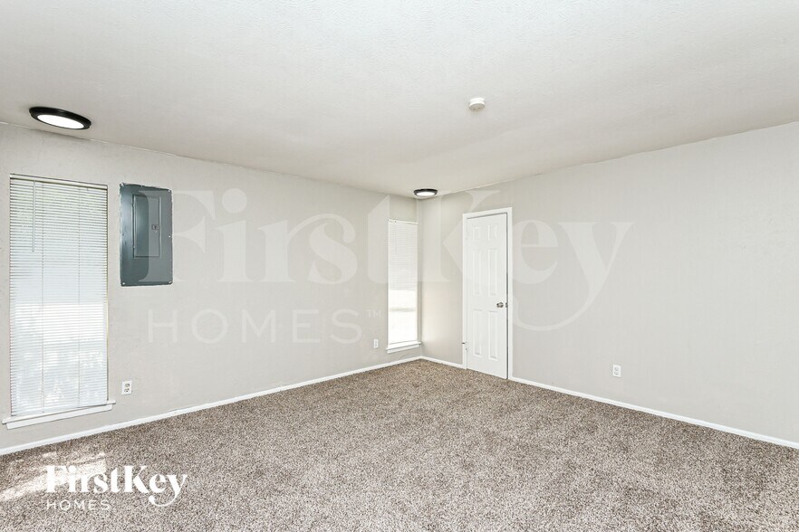 Building Photo - 2908 Portales Dr