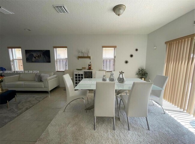 Building Photo - 1975 NE 36th Ave