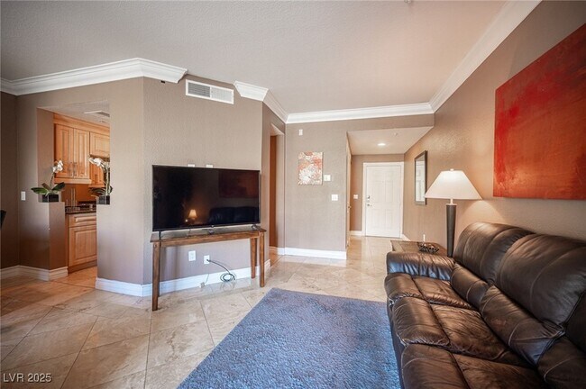 Building Photo - 220 E Flamingo Rd