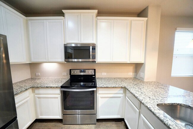 Building Photo - Beautiful Rental in Converse! Realtor Comm...