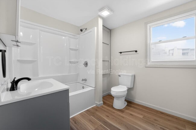 Building Photo - 73 Beechwood Ave