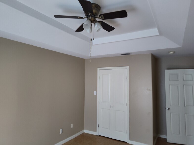 Building Photo - 2117 Aruba Dr
