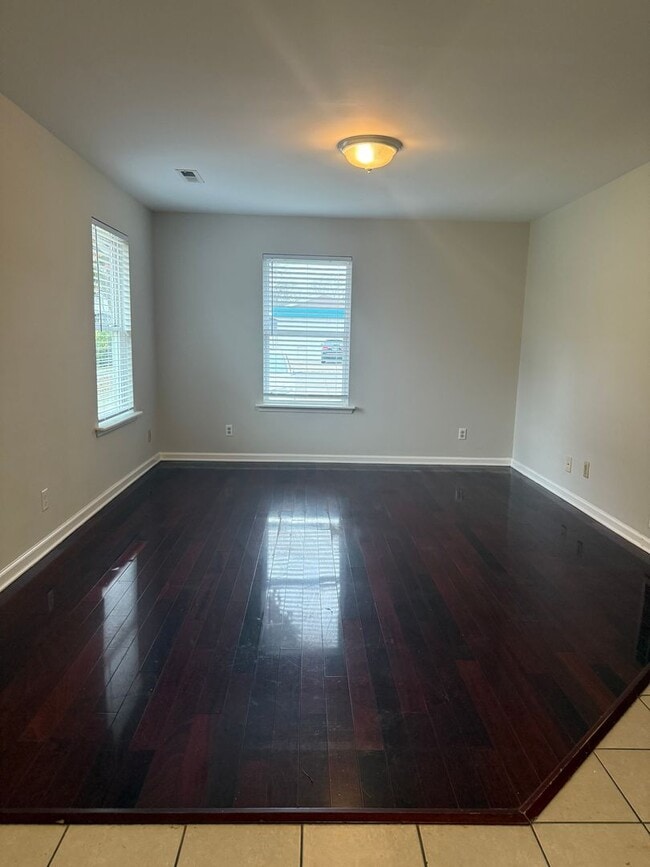 Building Photo - 604 41st Ave N