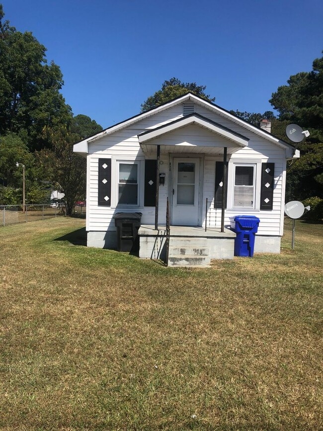 Building Photo - 428 Sampson St