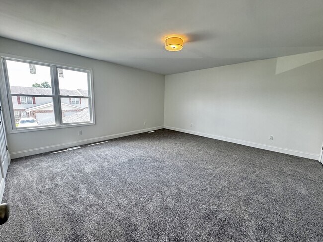 Building Photo - 923 4th Ave