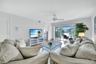 Building Photo - 774 Wiggins Lake Dr