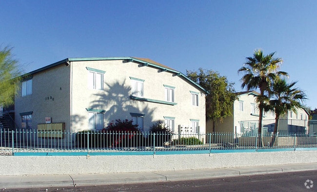 Crest Apartments - Casa De Paz