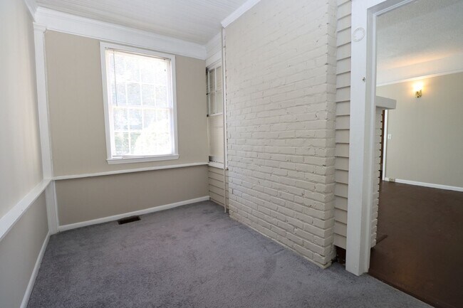 Building Photo - 1016 Laurens St