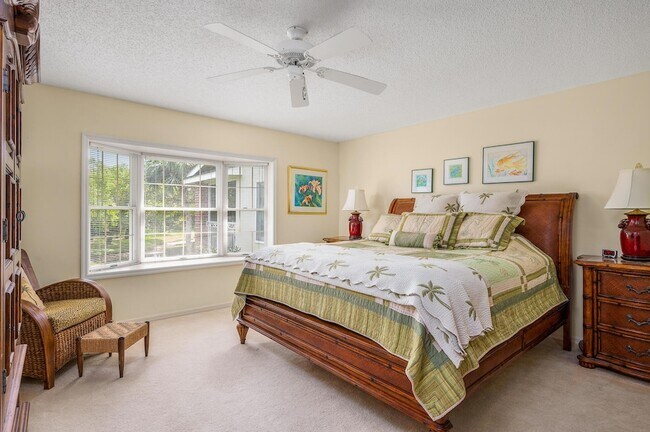Building Photo - 2 Park Shores Cir