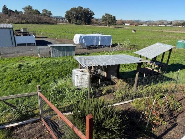 Building Photo - Great Single Level Home in the Country ~ West Petaluma ~ 2bd/2ba with Large Bonus Room