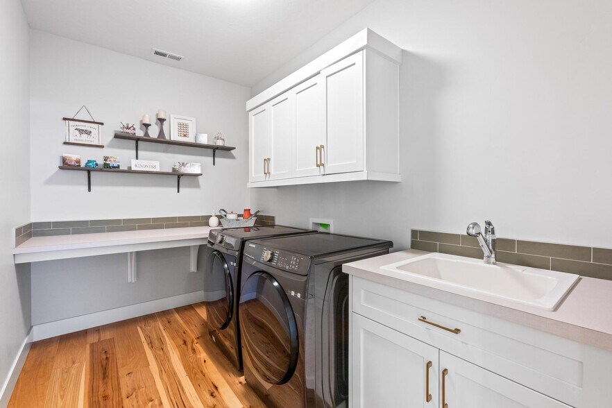 Building Photo - 14038 N Rainy Pl