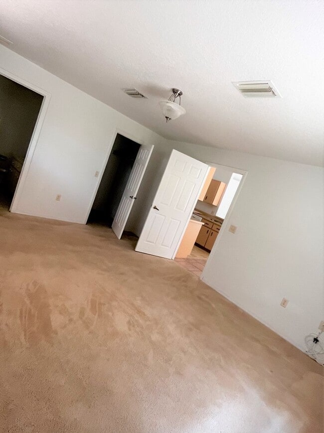 Building Photo - Marion Oaks