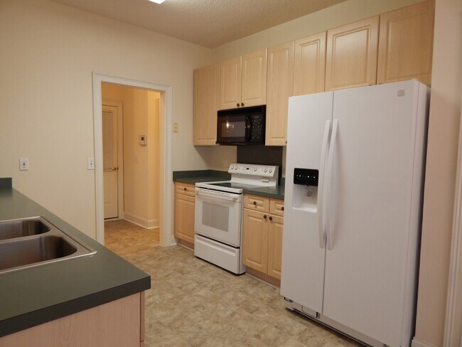 Building Photo - 2109 Elderberry Dr