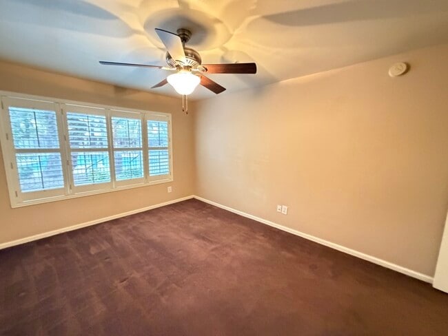 Building Photo - Carry Over Showing: This property has been shown before and will be rented to the first most qual...