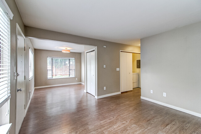 Building Photo - Alki 12 Apartments