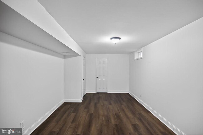 Building Photo - 7609 Croydon Pl