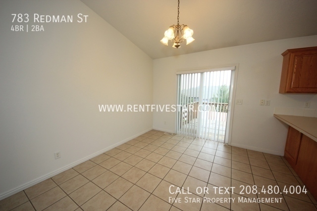 Building Photo - Spacious 4 Bedroom Home With Large Yard! V...