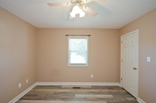 Building Photo - Lovely 3 bed 2 bath in East Limestone minutes to Athens!