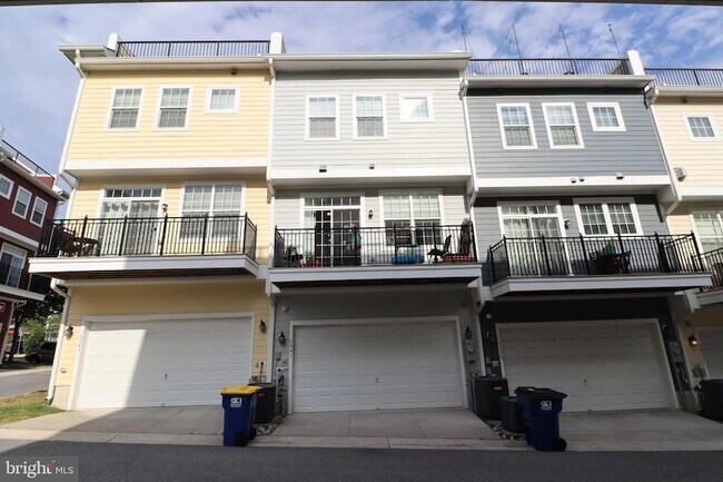 Building Photo - 6041 Maple Hill Rd