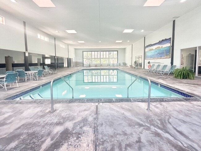 Building Photo - Surfside III / Port Hueneme / 1 bedroom on the 2nd floor with Oceanviews | Furnished monthly rental