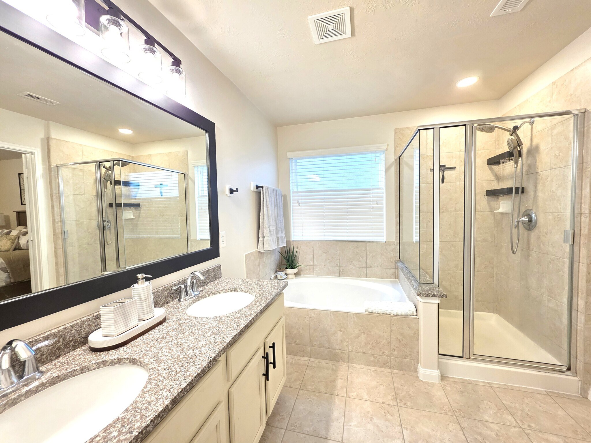 Building Photo - 15434 Kaston Dr