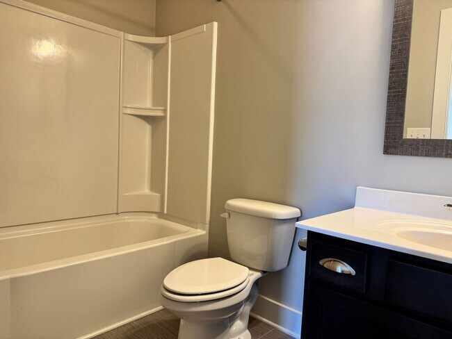 Building Photo - Beautiful End Unit Franklin Townhome