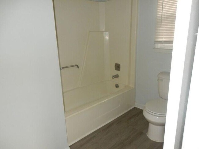 Building Photo - 6300 Olde Towne Dr