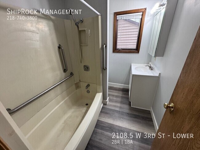 Building Photo - 2108.5 W 3rd St