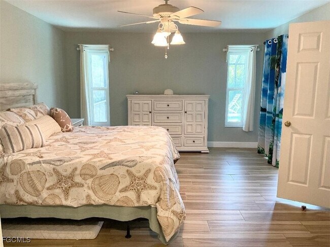 Building Photo - 2537 SW 29th Terrace