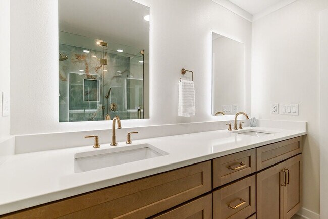 Building Photo - 100 S Spooky Ln