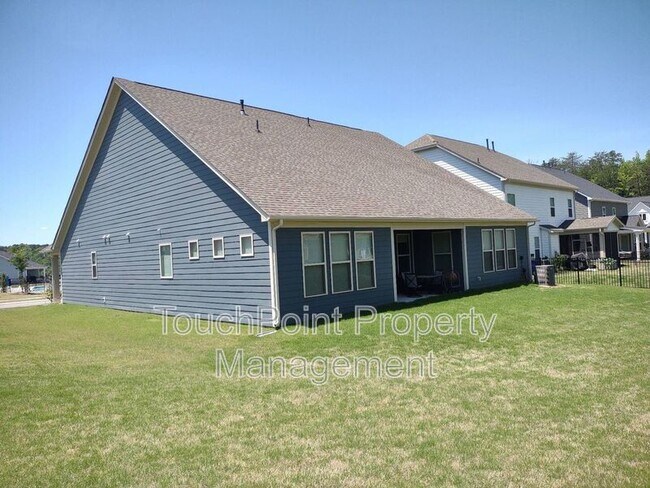 Building Photo - 906 Acorn