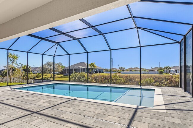 Building Photo - 1720 NE 14th St