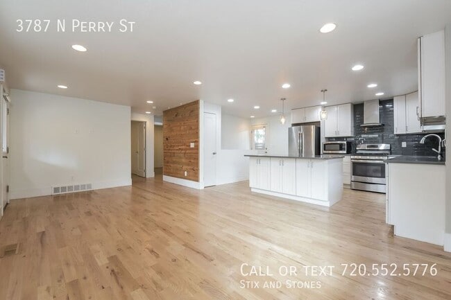 Building Photo - 3787 Perry St