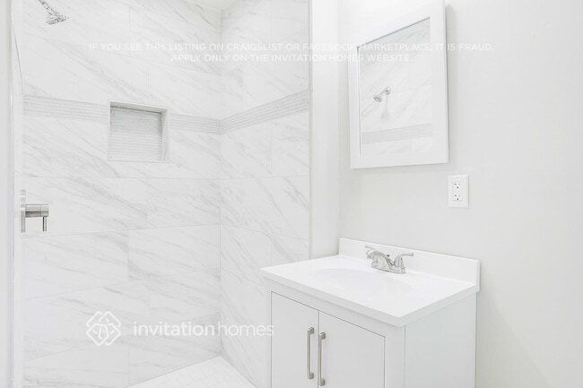 Building Photo - 3237 Tulip Dr