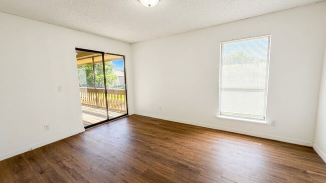 Building Photo - Baymeadows 2-Bedroom Condo with Water Views & Screened Patio