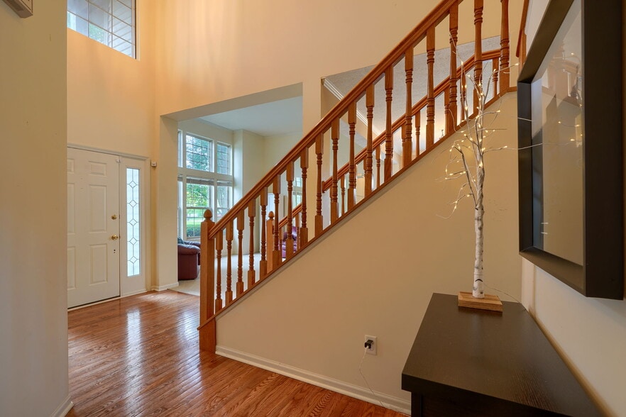 Building Photo - 6850 Fox Run Dr