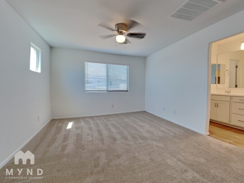 Building Photo - 10758 W McKinley St