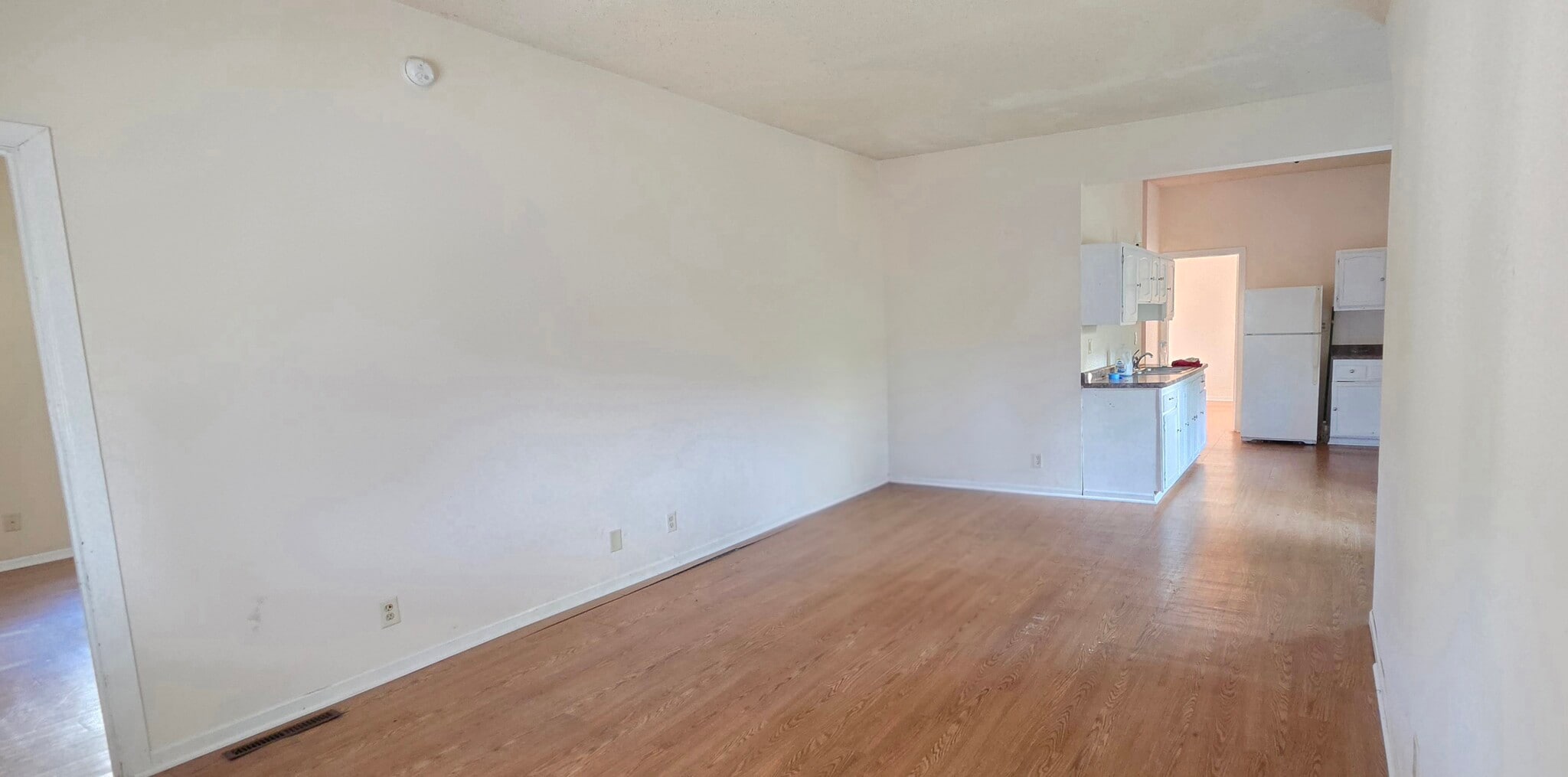 Building Photo - 215 W 31st St