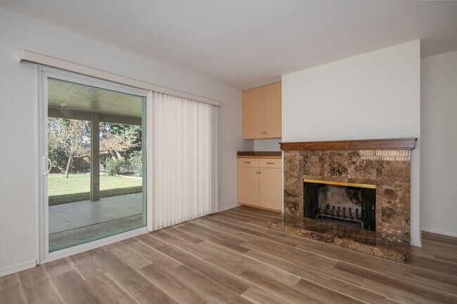 Building Photo - Updated 3 Bedroom Home in Quiet Street