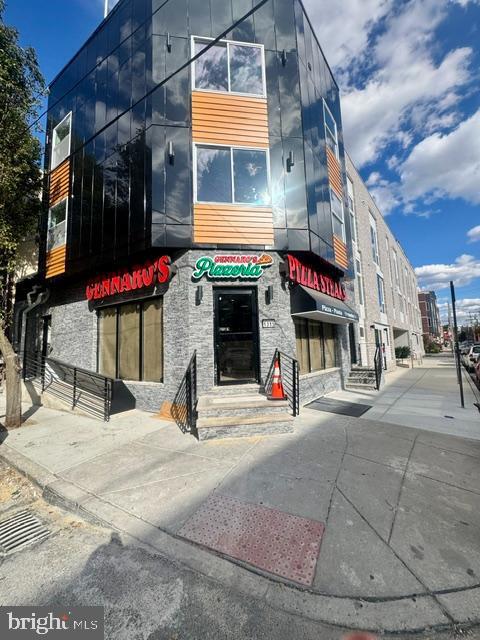 Building Photo - 1315 Bainbridge St