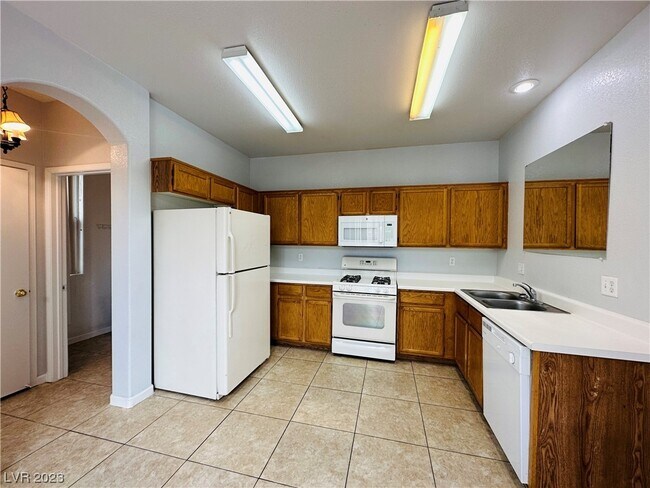 Building Photo - 2617 Rainbow Cactus Ct