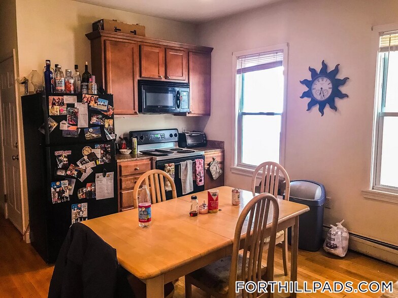 Building Photo - 127 Cedar St