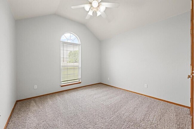 Building Photo - 616 Garrison Ln