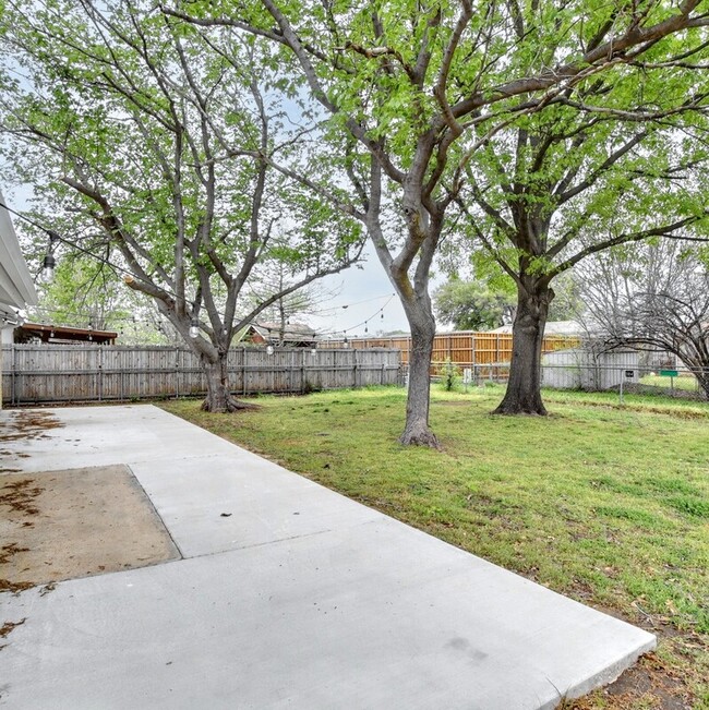 Building Photo - 1313 Monaco Dr